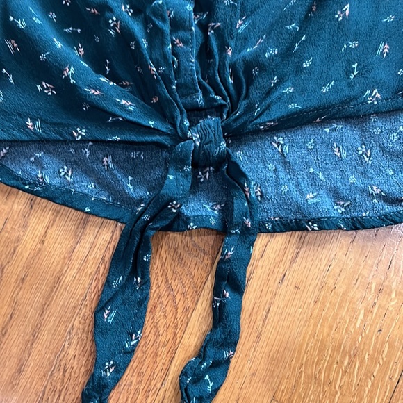 Green crop top - Picture 3 of 5